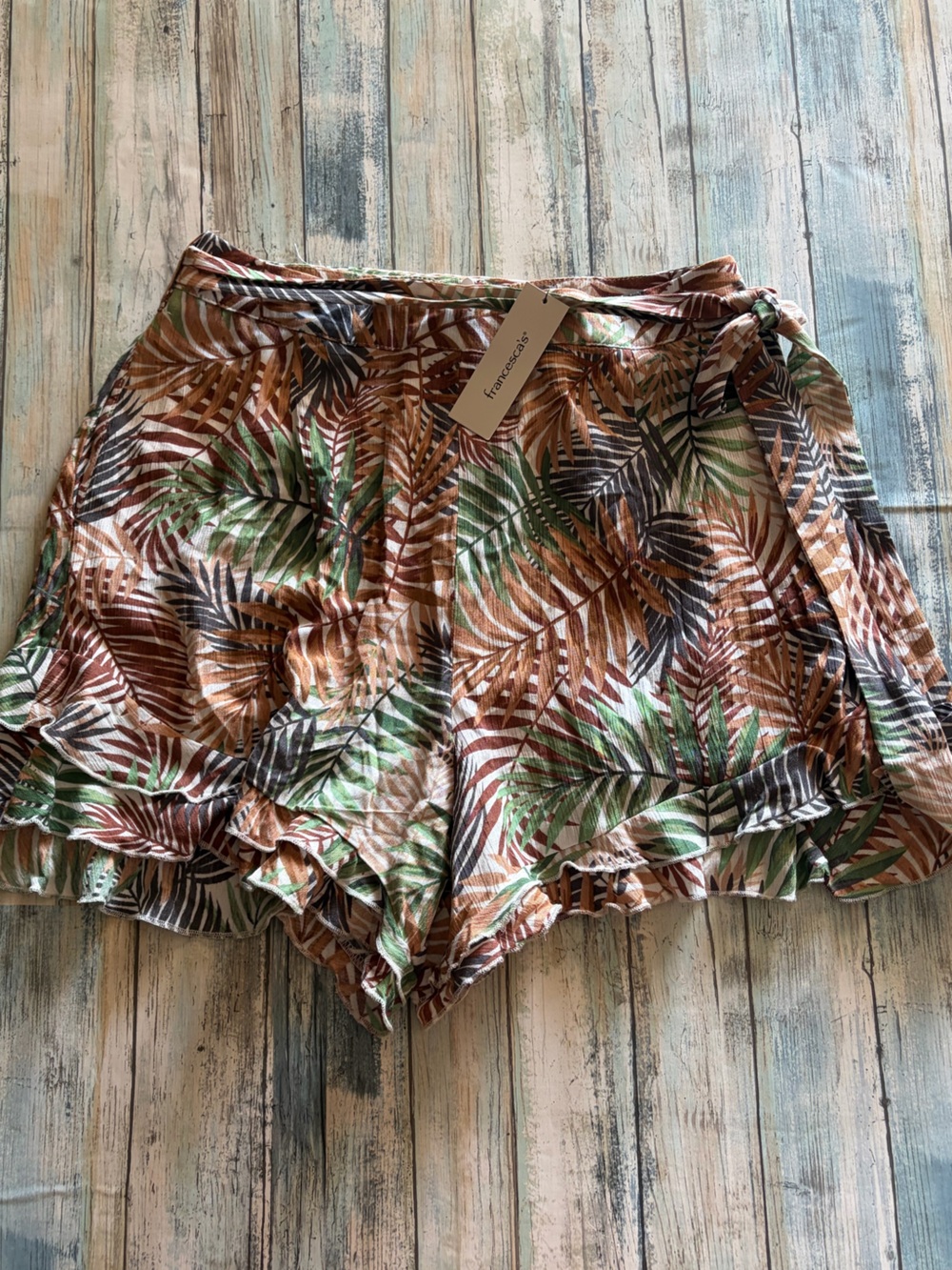 Francesca's Collections Brown Green Tropical Leaf Ruffle Shorts Size L NWT
